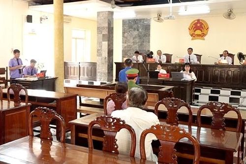 'Dê cụ' lãnh án 13 năm tù vì hiếp dâm bé gái 4 tuổi
