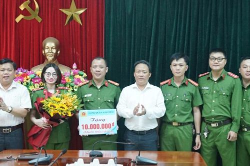 Khen thưởng lực lượng bắt giữ thủ phạm đập phá, trộm tiền trụ ATM