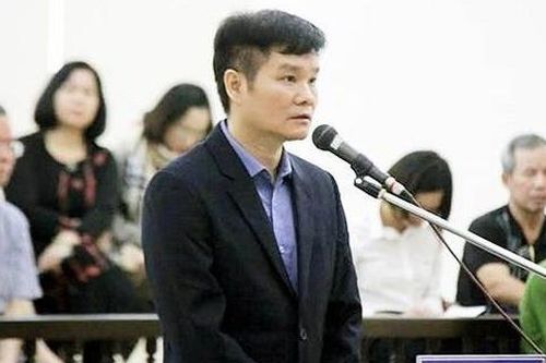 Xét xử 'tiến sĩ dạy làm giàu' với cáo buộc lừa đảo hàng trăm tỷ