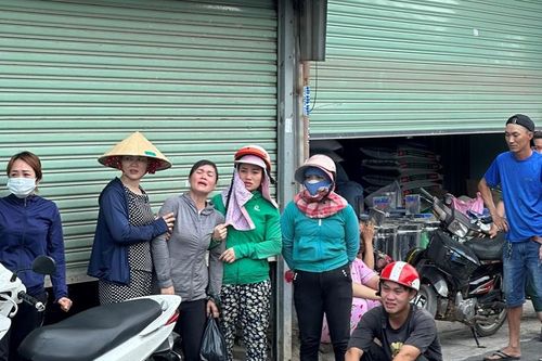 Thanh niên nghi ngáo đá, tấn công lực lượng chức năng, đốt nhà dân
