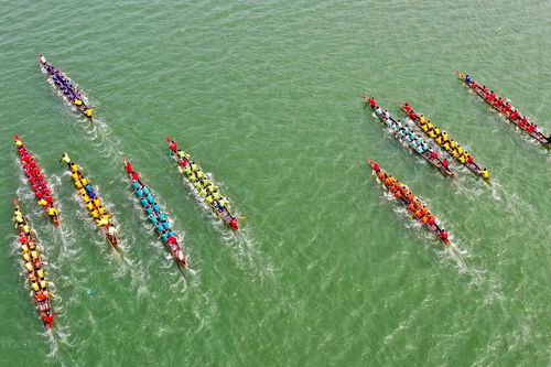 Đà Nẵng đua thuyền trên sông Hàn chào mừng ngày giải phóng thành phố