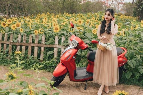 Diễn viên Quỳnh Kool lạc bước vào thung lũng hoa cùng Yamaha Grande