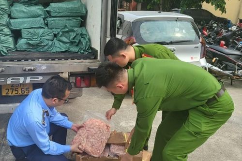 Lạng Sơn: Thu giữ hàng tấn chân gà rút xương đông lạnh