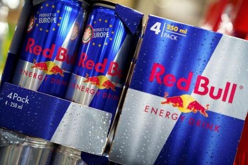 Gia tộc sở hữu nước tăng lực Red Bull kiếm bộn tiền trong suy thoái