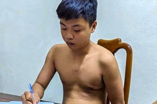 Thanh niên dùng xà beng tấn công cảnh sát