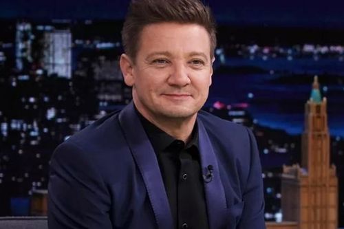 Jeremy Renner trở lại sau tai nạn kinh hoàng