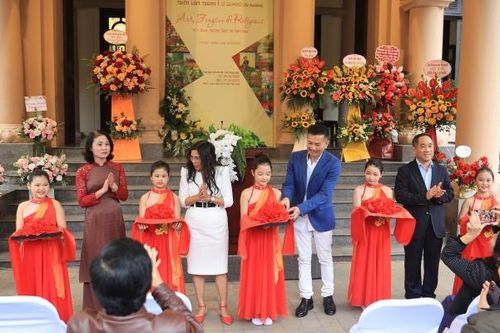 Vẻ đẹp muôn màu của đời thường tái hiện qua triển lãm của Lê Quang