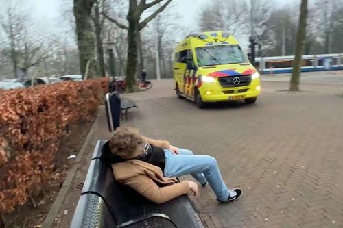 Amsterdam xua đuổi những du khách Anh 'đi hoang'