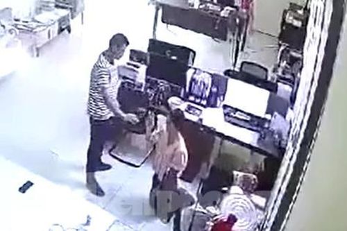 Camera ghi lại cảnh nữ kế toán bị tấn công, sát hại