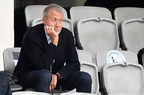 Rò rỉ chủ cũ Chelsea, Abramovich 'tuồn' tiền cho đội bóng Hà Lan
