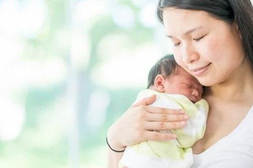 Biết sự thật về đứa con nuôi mà tôi càng thương con hơn