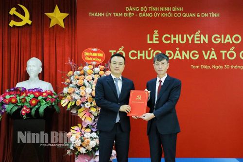 Lễ chuyển giao, tiếp nhận tổ chức Đảng và tổ chức Đoàn các chi nhánh Ngân hàng Vietinbank trên địa bàn tỉnh Ninh Bình