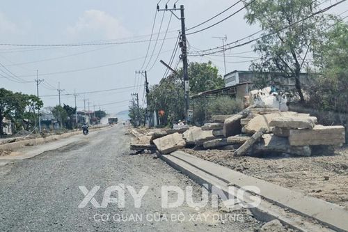 Đắk Nông: Cận cảnh thi công mất an toàn giao thông trên tuyến đường liên huyện Cư Jút