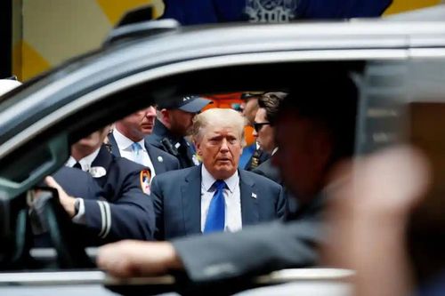 Ngày ông Trump ra tòa
