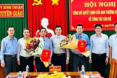 Kiện toàn nhân sự 5 tỉnh thành