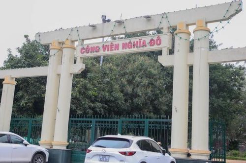 Hà Nội: Công viên Nghĩa Đô xuống cấp, vỉa hè bị chiếm dụng