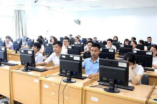 Chính sách mới về nhân sự, tiền lương có hiệu lực từ tháng 4