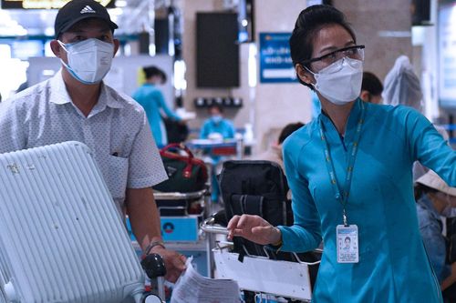 Đề xuất đình chỉ ngay công việc với 8 vi phạm của nhân viên hàng không