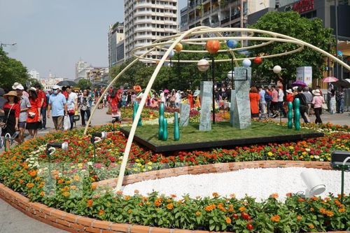 Nghiên cứu xây dựng cầu bộ hành nối phố đi bộ Nguyễn Huệ và Công viên Bạch Đằng