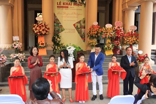 Nghệ sĩ tái hiện hội họa, tâm linh, tôn giáo và phong thủy qua gần 200 bức tranh