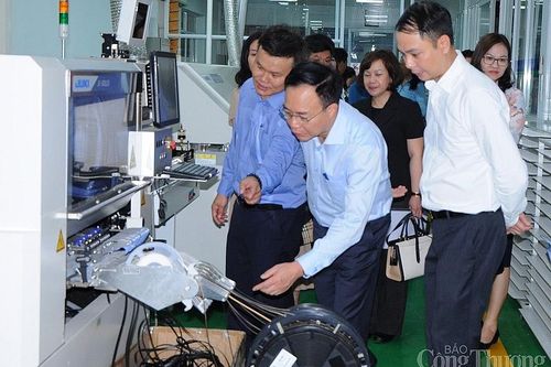 Long An cần tập trung phát triển công nghiệp, thương mại gắn với chuyển đổi mô hình tăng trưởng