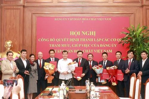 Đảng ủy Tập đoàn Hóa chất Việt Nam công bố Quyết định thành lập các cơ quan tham mưu giúp việc của Đảng ủy