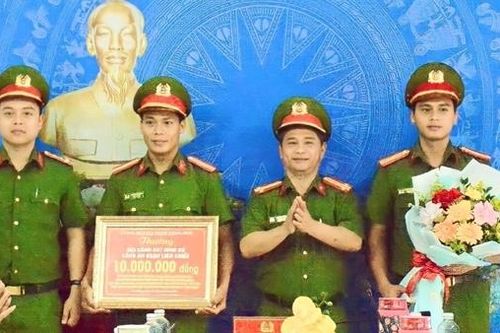 Khen thưởng vụ bắt giữ 'siêu trộm' và nữ Youtuber bán ma túy
