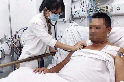 Bác sĩ thực hiện 'nhiệm vụ bất khả thi' cứu người đàn ông béo phì có khối u hiếm gặp