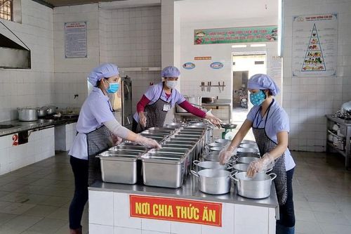 Hà Nội: Tăng cường công tác quản lý an toàn thực phẩm tại các bếp ăn bán trú