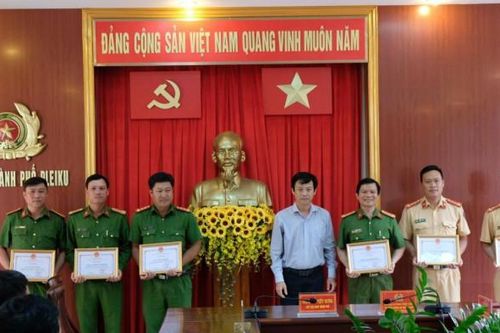 Khen thưởng lực lượng Công an bắt nhanh nghi phạm sát hại nữ kế toán ở Bình Dương