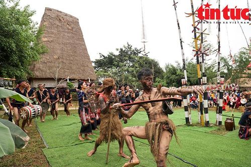 Tái hiện Lễ hội cầu an của đồng bào Ba Na tỉnh Gia Lai