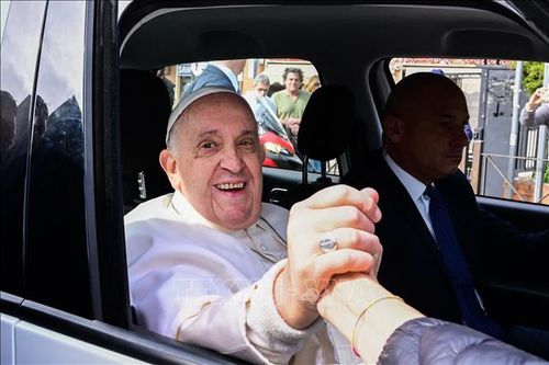 Giáo hoàng Francis xuất viện