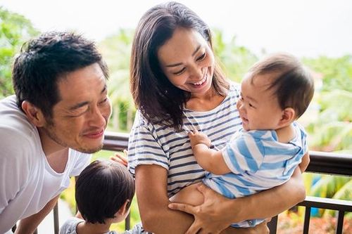 Nơi người trẻ phải có 'cớ' mới chịu đẻ, rất thích con trẻ nhưng không muốn sinh