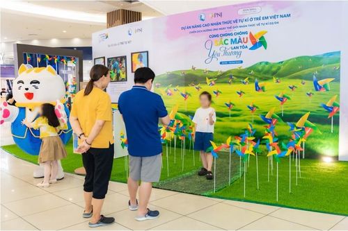 'Tự kỉ không phải là bệnh, xin đừng kỳ thị con'