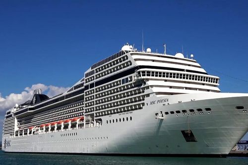 Tàu du lịch biển MSC Poesia mang gần 2.200 khách đến Nha Trang