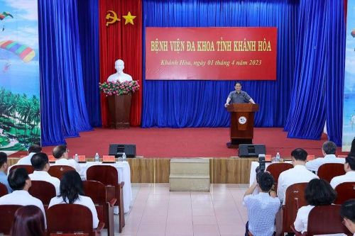 Thủ tướng thăm làng trẻ em SOS và khảo sát y tế tại Khánh Hòa