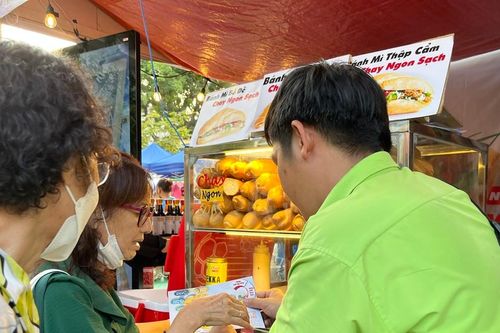 Trên 50.000 lượt khách tham quan, mua sắm tại Lễ hội bánh mì Việt Nam