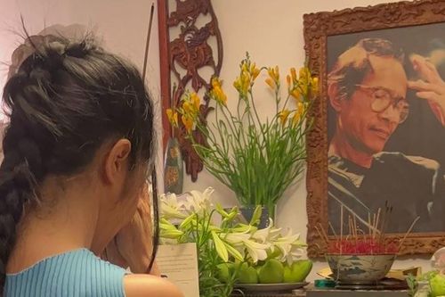 Phút xúc động của Hồng Nhung trong ngày giỗ nhạc sĩ Trịnh Công Sơn