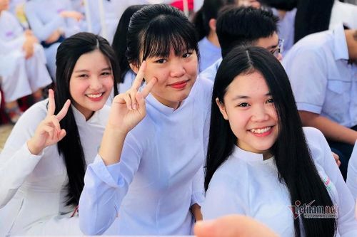 Lịch sử là môn thi tốt nghiệp THPT bắt buộc: Muộn còn hơn không