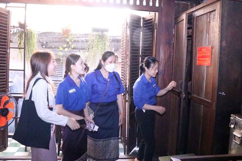 Du học sinh Lào, Campuchia tham quan, tìm hiểu lịch sử Việt Nam