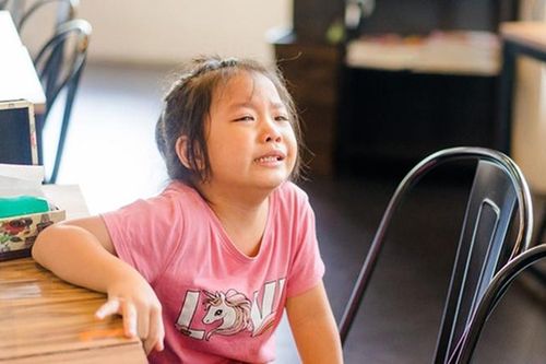 4 dấu hiệu ở trẻ chứng tỏ cha mẹ đang nuông chiều con quá mức