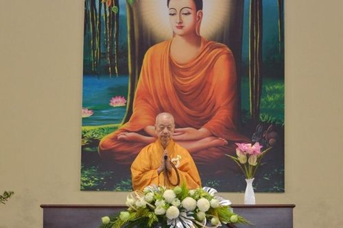 Đức Pháp chủ GHPGVN nói chuyện với Tăng Ni trẻ