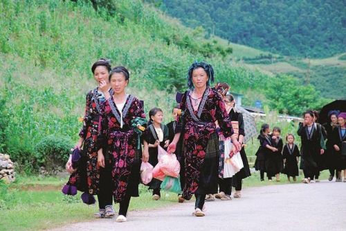 Hỗ trợ thêm nhiều phụ nữ dân tộc thiểu số tiếp cận giáo dục và cơ hội việc làm