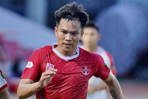 Cầu thủ Hải Phòng phải khâu hơn 10 mũi sau pha vào bóng của Hữu Tuấn