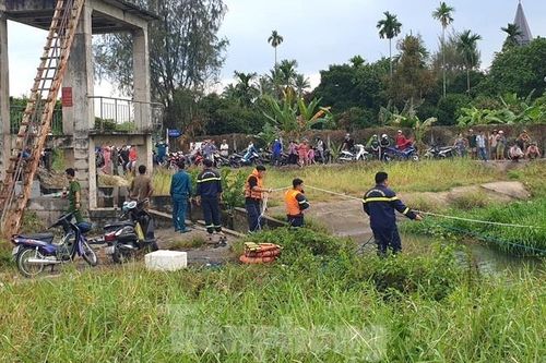 Tìm thấy thi thể bé trai bị nước cuốn trôi xuống cống ở Bình Dương