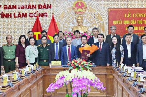 Công bố và trao quyết định của Thủ tướng Chính phủ về công tác cán bộ