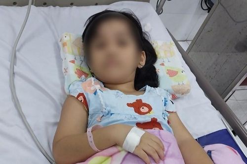 Bé 6 tuổi nhập viện vì thuốc nhỏ mũi do phòng khám tư kê đơn