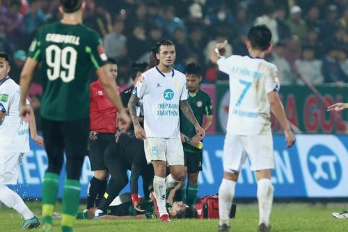 Cầu thủ Hải Phòng phải khâu 10 mũi, cựu tuyển thủ Việt Nam xin lỗi