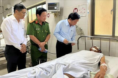 Thăm hỏi, hỗ trợ gia đình các nạn nhân vụ tai nạn nghiêm trọng ở Phú Yên