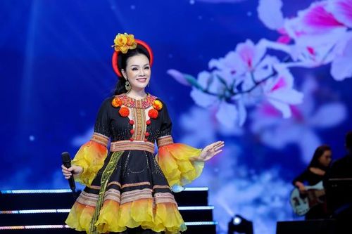 Tân Nhàn tiết lộ ca khúc khiến mẹ mình rơi nước mắt